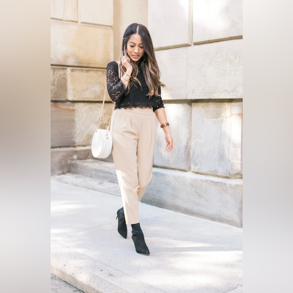 Babaton X Aritzia Neutral Pull On Cropped High Waisted Trouser Pants Size 6